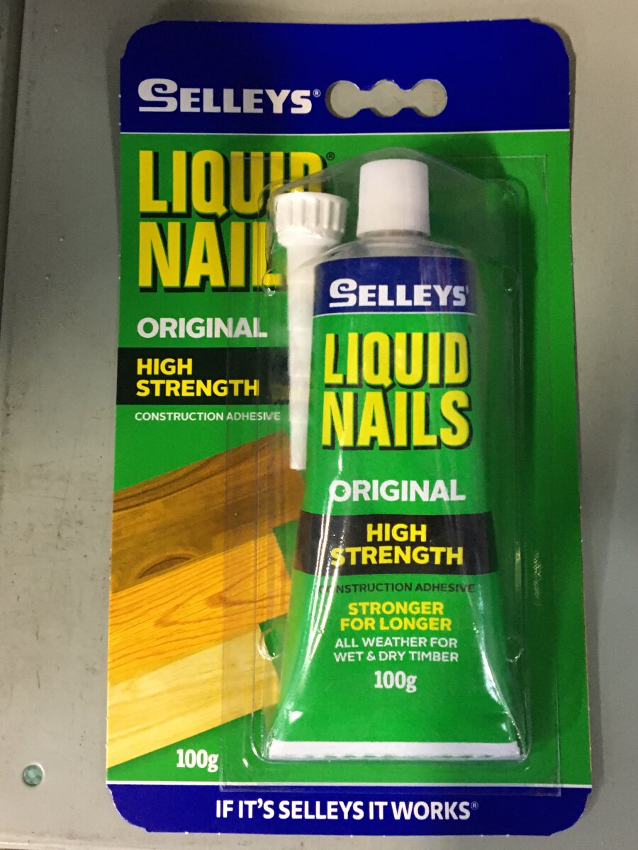 does liquid nails dry clear