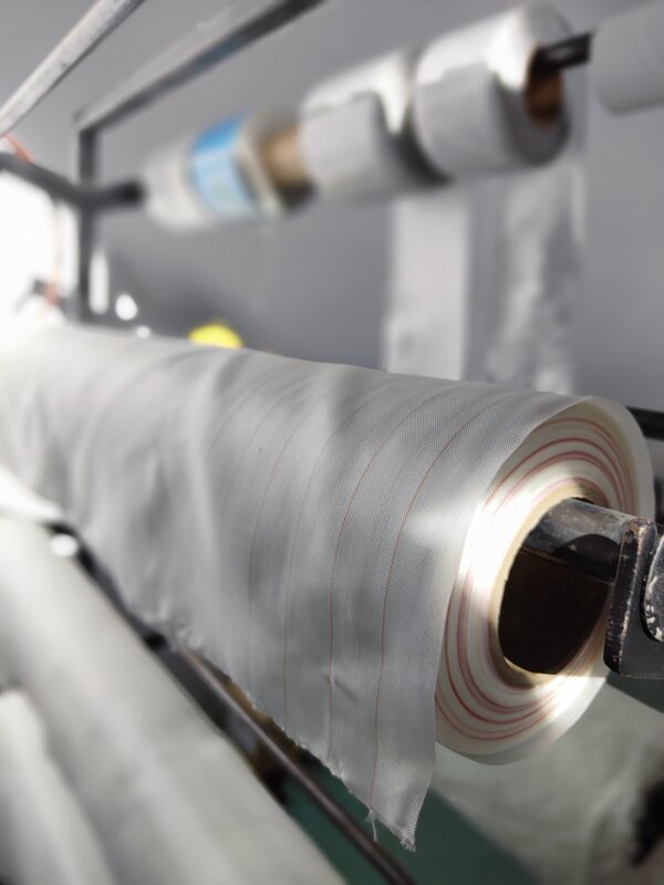 Red Stripe Peel Ply 80gg/m2 1000mm wide