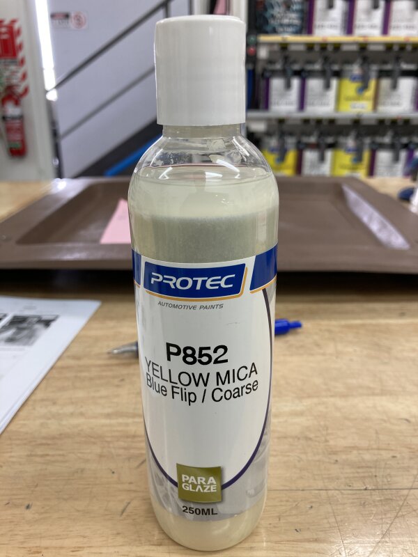 PARAGLAZE P852 YELLOW MICA - BLUE FLIP - COARSE 250ML