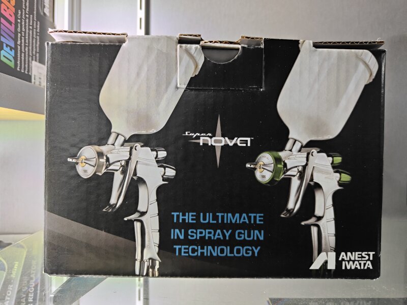 IWATA W400 1.4mm Spray Gun with pot