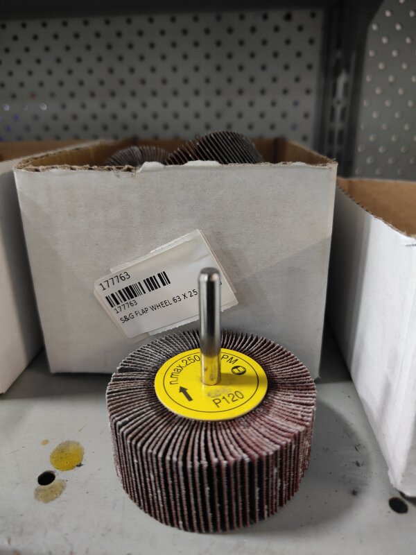 3M RANDOM ORBITAL CLEANING BRUSH 5761